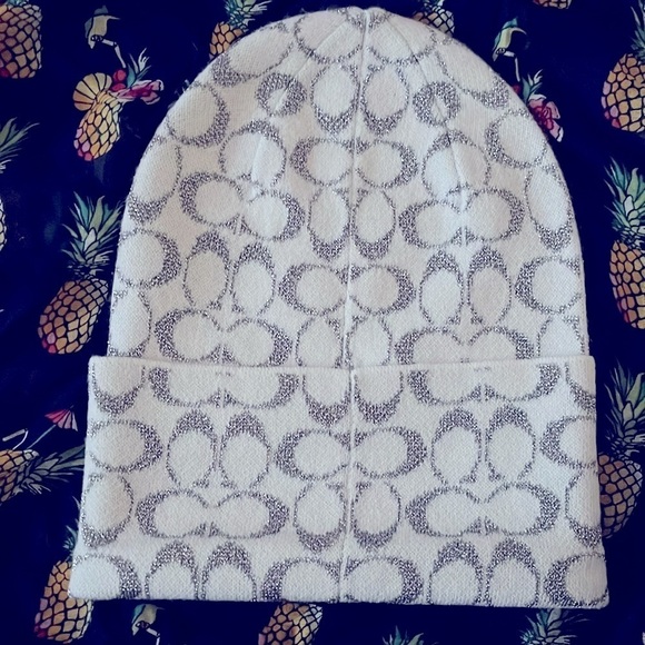 NWOT Coach White Silver Metallic Thread Signature C Logo Beanie Cuffed Hat - Picture 7 of 11